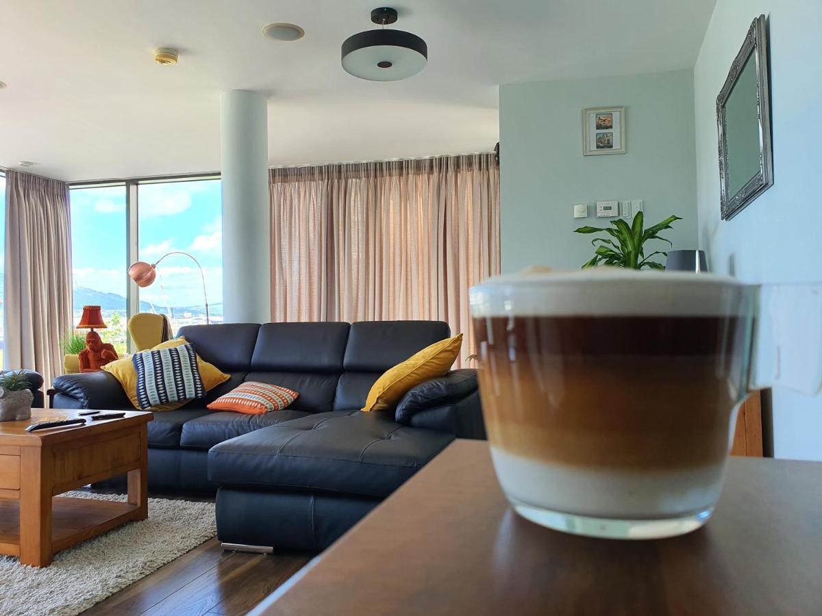 Luxury Marina Views At Titanic Quarter Apartment