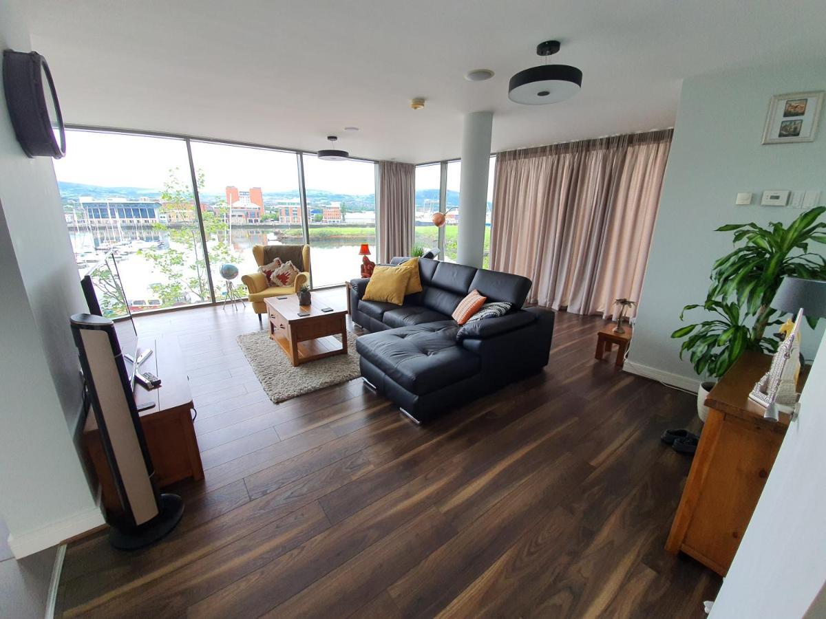 Luxury Marina Views At Titanic Quarter Apartment